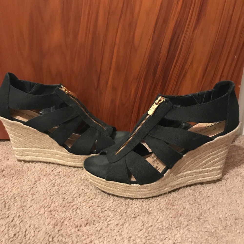 Black zipper wedge heels